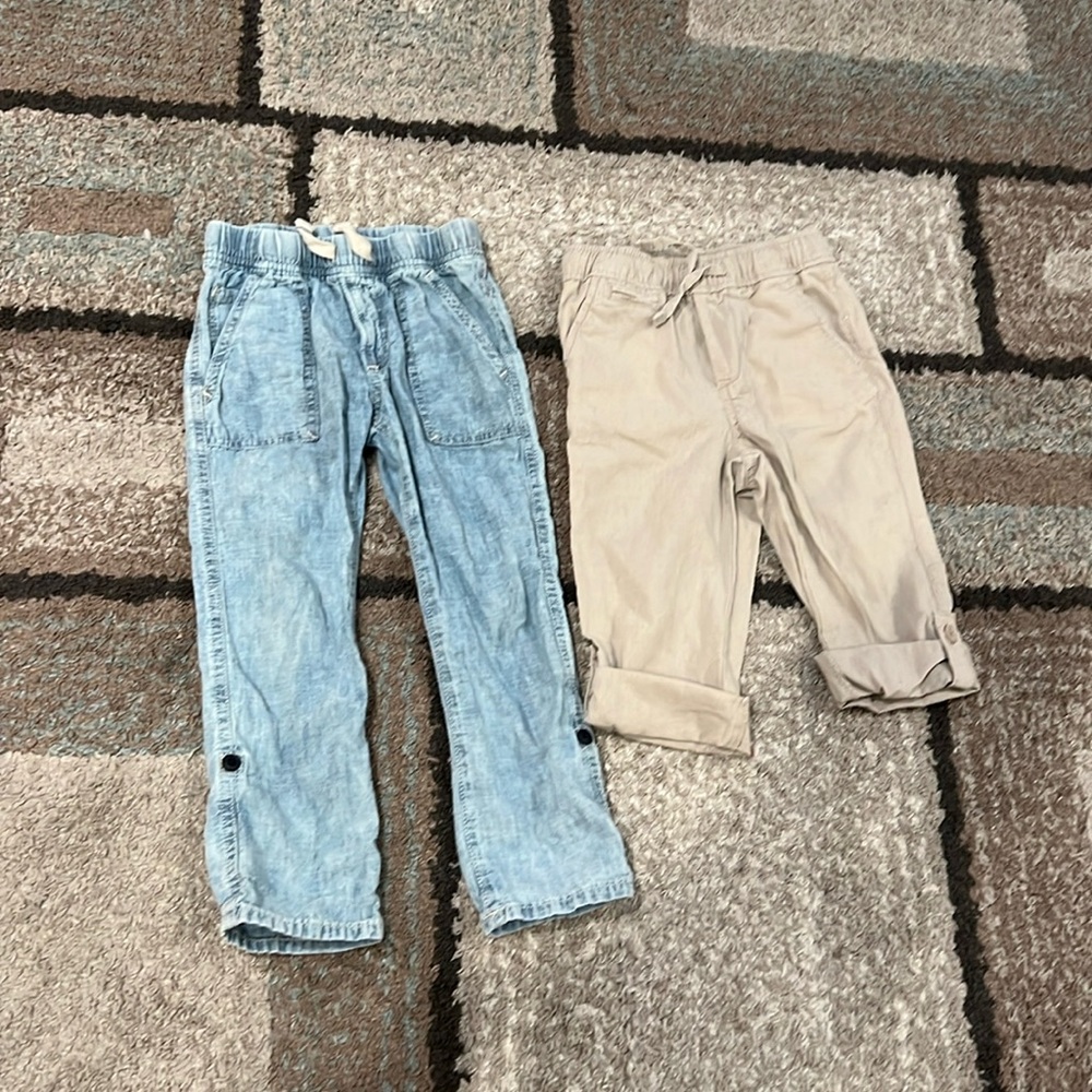 Gap toddler jeans/khakis with adjustable length pants & stretchy waistband! Sz 4